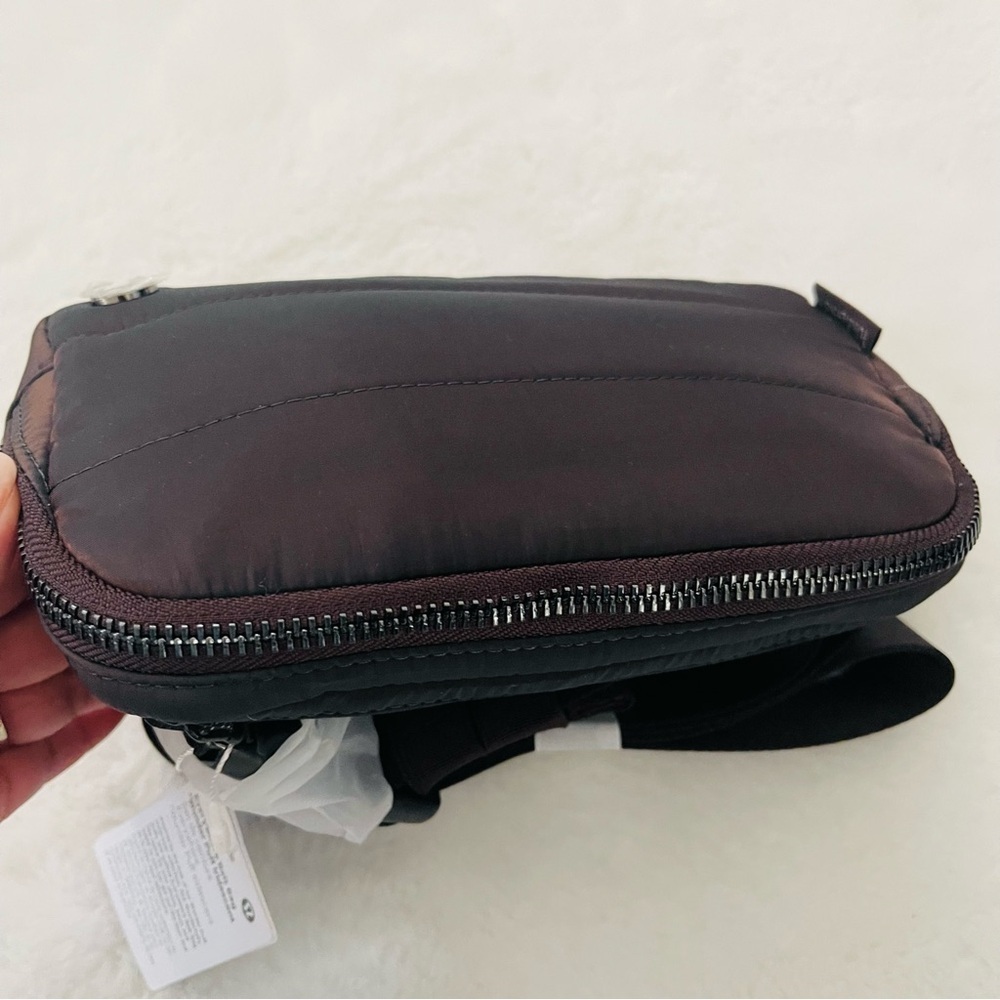 Lululemon Everywhere Belt Bag Wunder Puff Iridescent - Picture 7 of 12